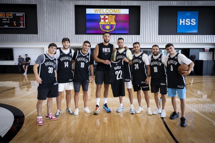 Captain Cade！康宁汉姆定制了一双融合个人元素的美队主题球鞋（康宁汉姆打造融入个人元素的“美国队长”主题定制球鞋）