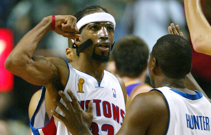 高效发挥！阿努诺比半场10中8暴砍20分3助攻（阿努诺比半场爆发：10投8中轰下20分+3助攻）