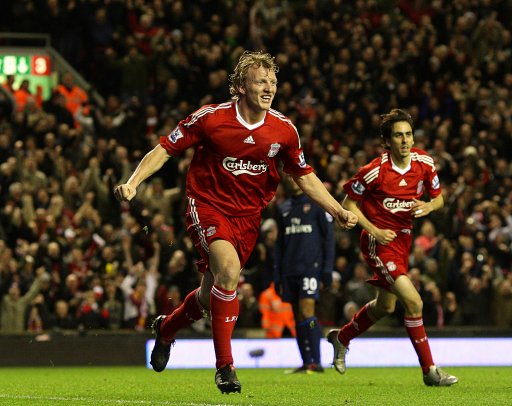 中超赛季刚落幕，武汉三镇却遭遇重磅打击，明年保级形势堪忧（中超谢幕之时，武汉三镇遭重创，来季保级前景不容乐观）