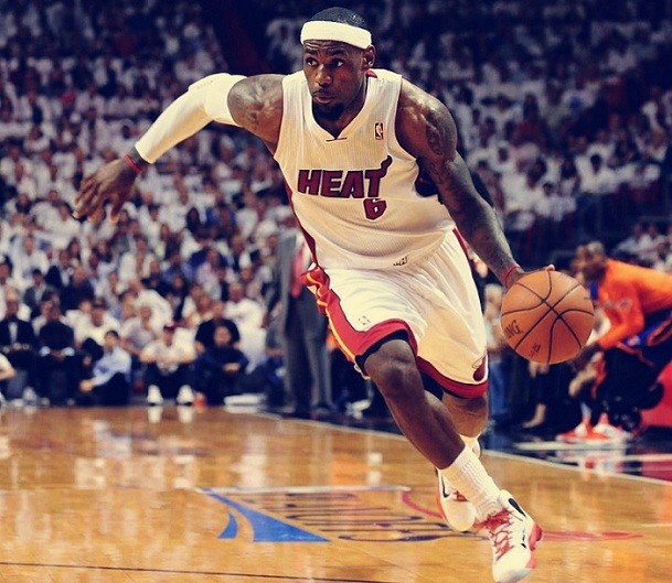 西甲半场：纳瓦罗、N.威廉姆斯建功，毕尔巴鄂2-0莱万特（半场战报：纳瓦罗与尼科·威廉姆斯破门，毕尔巴鄂2-0领先莱万特）