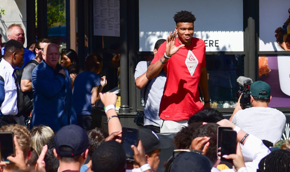 贝西洛维奇下课：同曦队遭遇连续困境（贝西洛维奇离任：同曦队连陷困局）