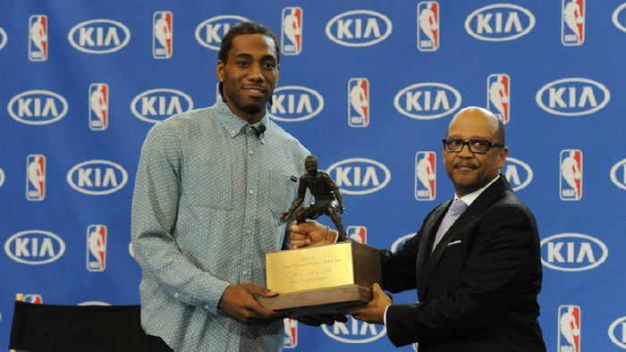 大卫·詹姆斯半场表现抢眼，数据全面开花（大卫·詹姆斯半场高光，数据多点开花）