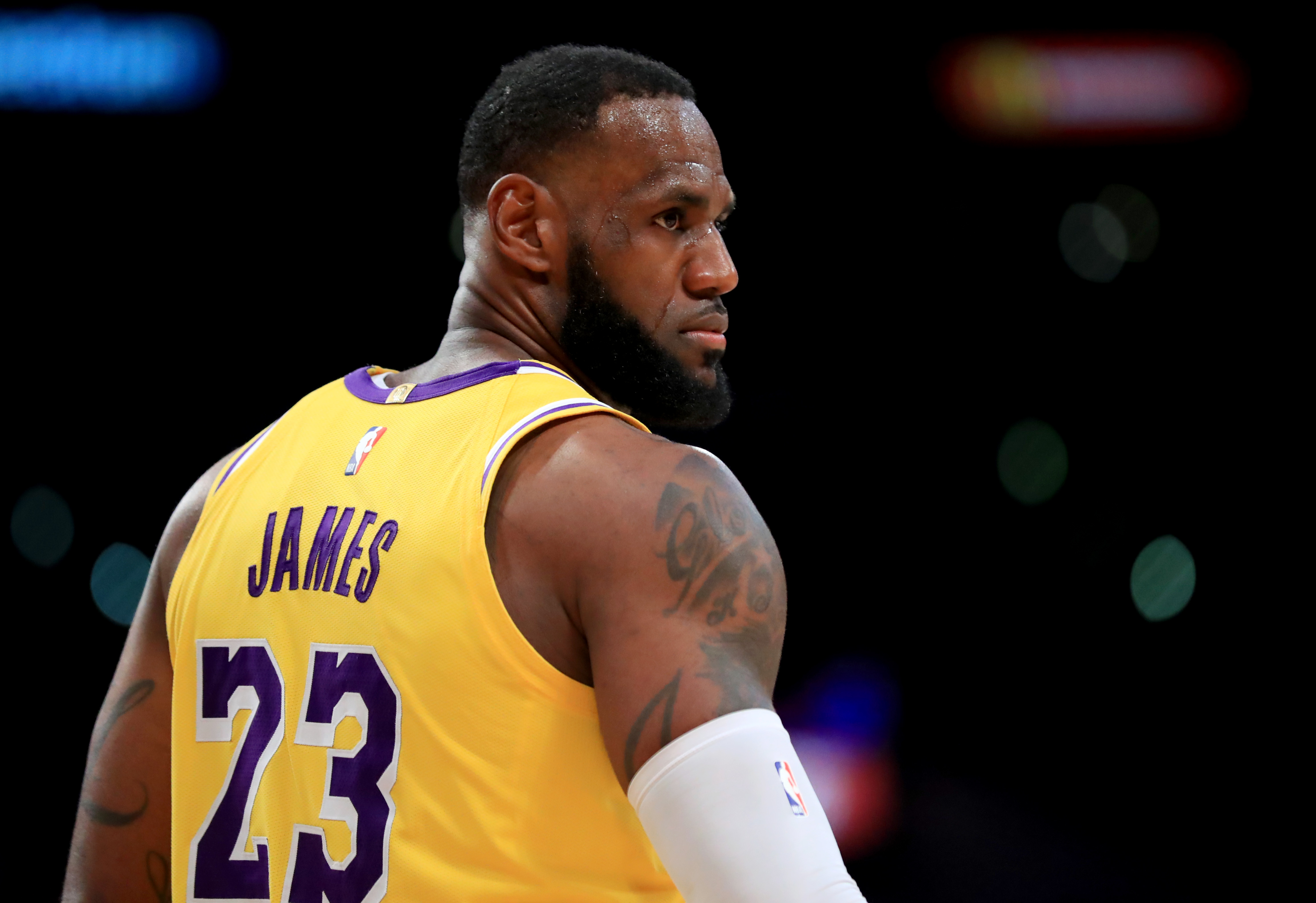 许尔策勒：维尔贝克、范黑克等4人将复出战枪手，魏费尔待定（许尔策勒：维尔贝克、范黑克等四将复出迎战阿森纳，魏费尔出战成疑）