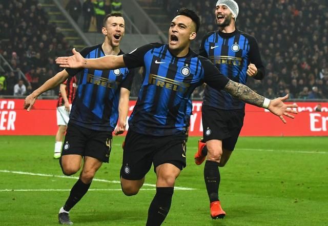 图片报：尤文和费内巴切想冬窗签磁卡，但球员不考虑提前离队（图片报：尤文与费内巴切有意冬窗引进磁卡，球员暂不考虑提前离队）