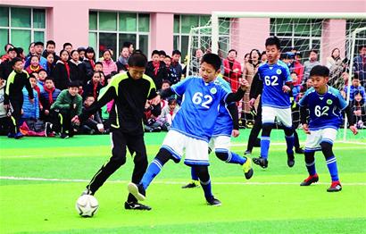 迪马济奥：夸德拉多将因伤缺席本周末比萨与国米的比赛（迪马济奥：夸德拉多因伤无缘本周末比萨对阵国米）