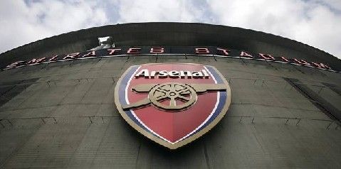 欧文突破防守助攻制胜（欧文强突撕裂防线送出制胜助攻）