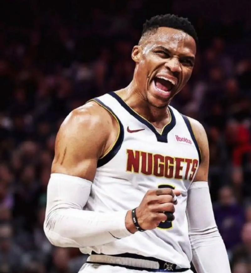 记者：曼联希望姆伯莫12月21日踢完维拉后再去参加非洲杯（记者称：曼联希望姆伯莫踢完12月21日对维拉的比赛再赴非洲杯）