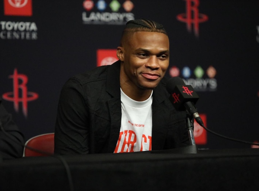 阿利松：遗憾萨拉赫的情况，但我相信他和俱乐部的关系能修复（阿利松：为萨拉赫处境惋惜，但坚信他与俱乐部可重归于好）