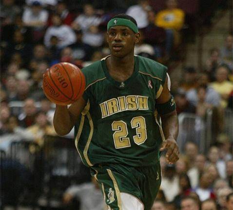 布伦森比赛中换鞋，从Kobe 3换回Kobe 6（布伦森赛场临时换鞋：由Kobe 3改穿Kobe 6）