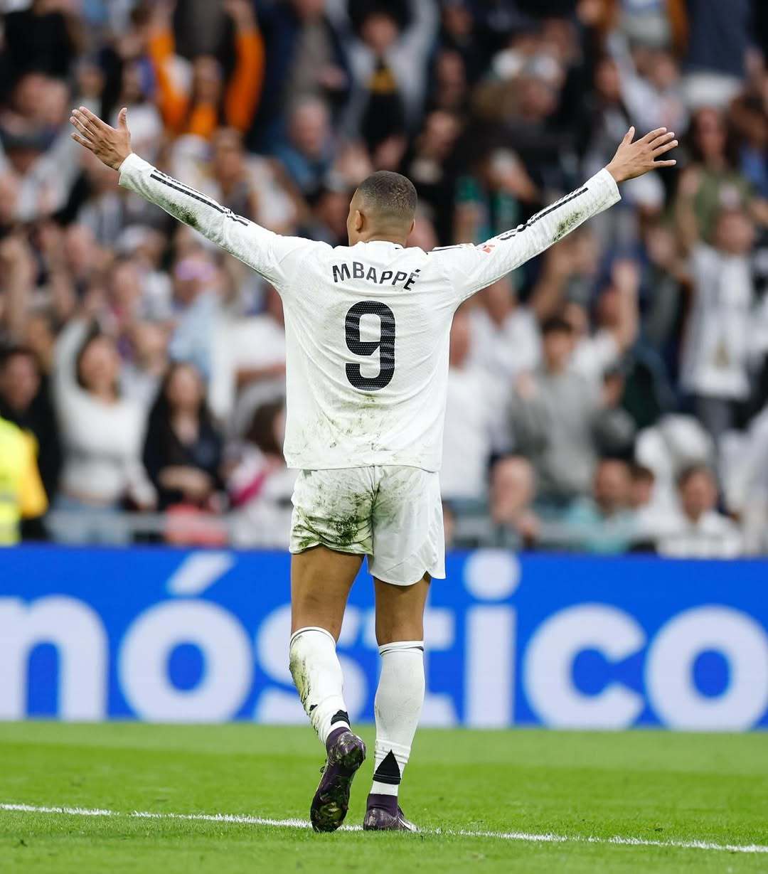 欧冠积分榜：阿森纳全胜领跑，巴黎、拜仁、国米、皇马均12分（欧冠积分：阿森纳全胜登顶，巴黎、拜仁、国米、皇马同积12分）