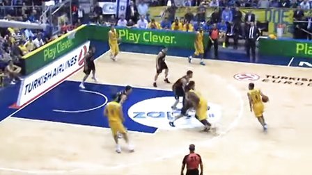 约翰逊回忆库里关键球，称一回头球已进网（约翰逊谈库里关键一投：回头就见球进了）