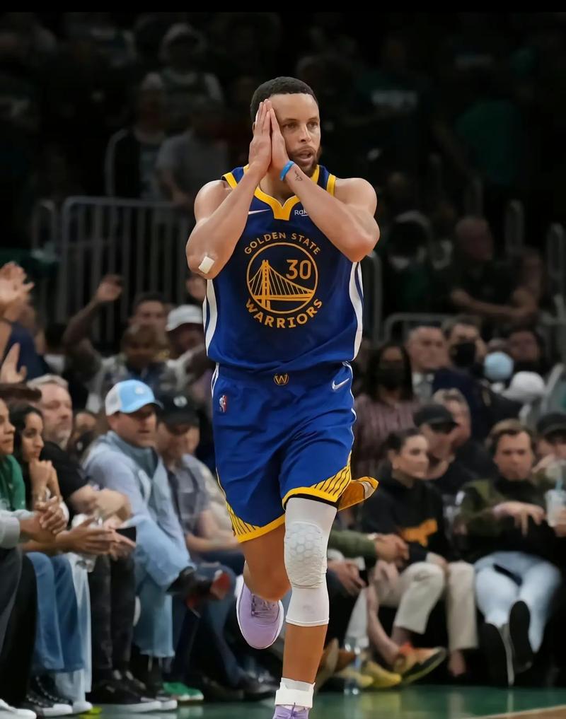 斯普利特：我们总是被对手扇几巴掌才清醒，然后又开始放松（斯普利特：总得挨对手几记耳光才醒，醒了又很快松懈）