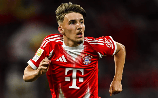 替补登场建功 教练换人奏效（替补立功，换人立竿见影）