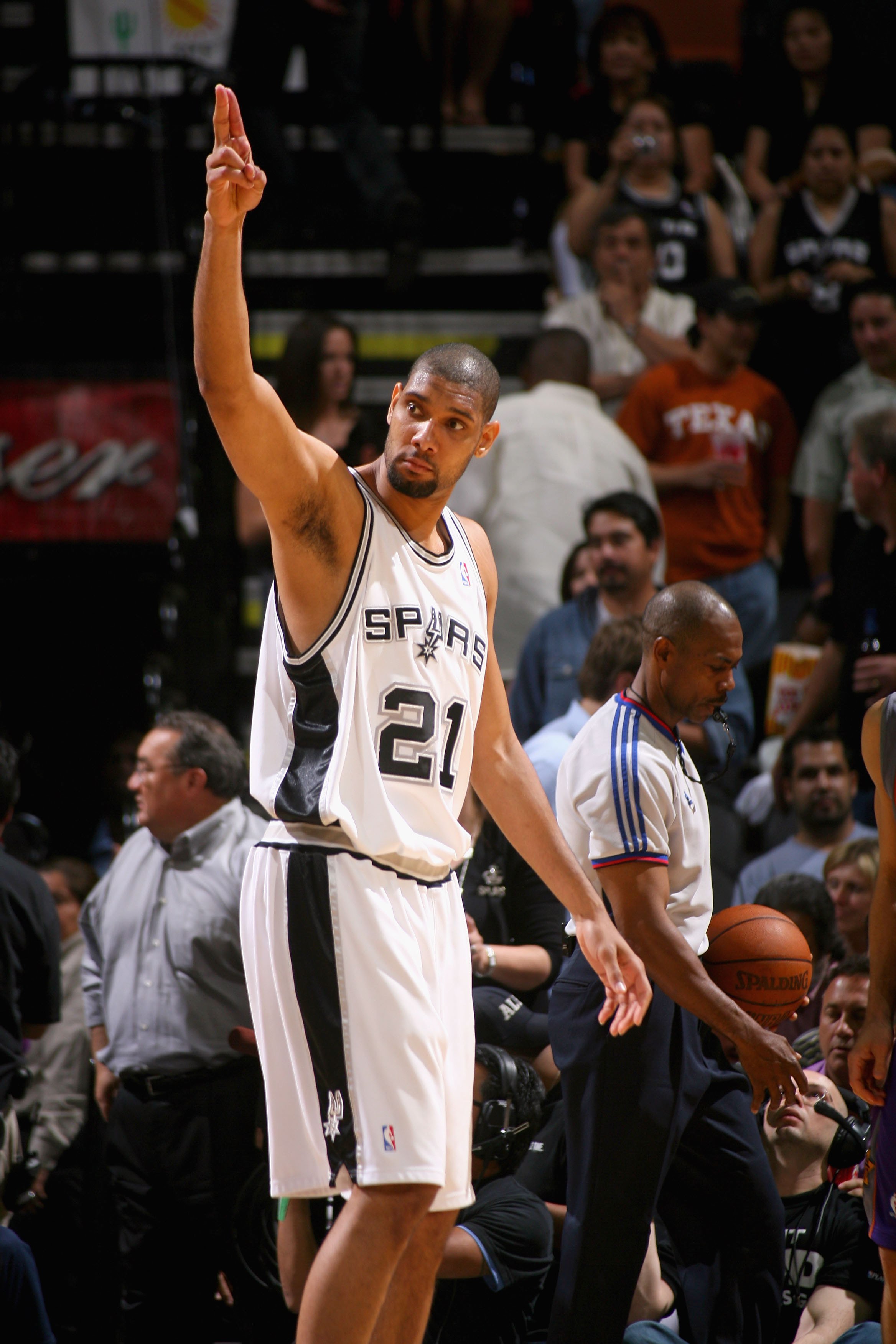 意媒：DV9等四名合同到期球员离队可能为尤文节省下3190万欧（意媒：DV9在内四名到期球员若离队，尤文可节约3190万欧）