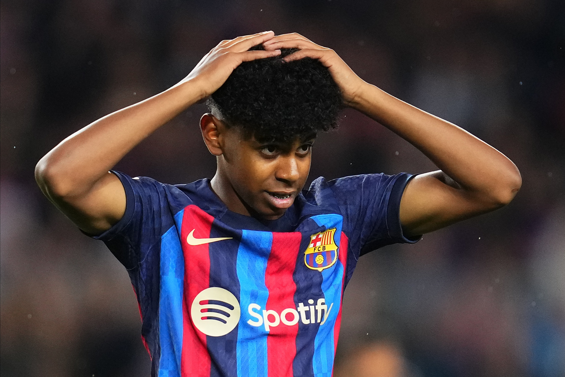 维拉力克曼城阿森纳，曼联利物浦你方唱罢我登场，或酝酿一场换帅抢亲交锋闹剧！（阿斯顿维拉连斩曼城与阿森纳，曼联利物浦轮番登场，换帅抢人大战一触即发？）