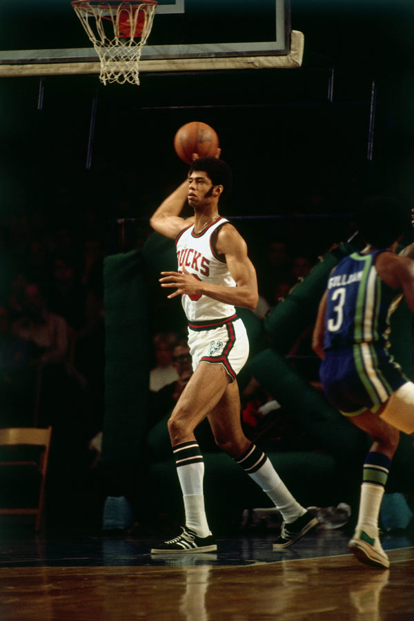 杰曼绝杀三分不中，高诗岩两罚全中，比赛悬念再起（杰曼绝杀三分打铁，高诗岩两罚命中，胜负悬念重燃）